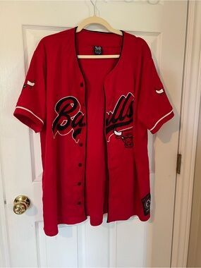 Chicago Bulls Button-Down Jersey